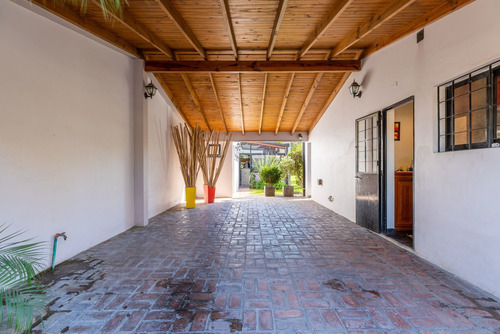 Casa De 3 Dormitorios Venta City Bell Entre Camino