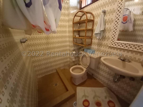 Imagen 19 de 29 de Estupenda Casa En Calle Cerrada Con Vigilancia Las 24h En Una De Las Mejores Zonas De Caracas. En Colinas De Los Ruices. Mls#22-17841
