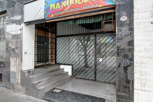 Muy Lindo Local En Zona Comercial De Constitución