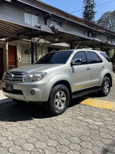 Toyota Fortuner 2.7 4x2 automatica