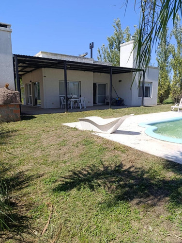 Casa En Venta - 2 Dormitorios 1 Baño - Oliveros