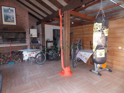 Dos Casas Màs Barbacoa En Zona De Colegios, Jardines De Córdoba.- Ref: 37346