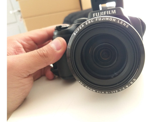 Camera Fujifilm - Modelo S8200 - Impecável