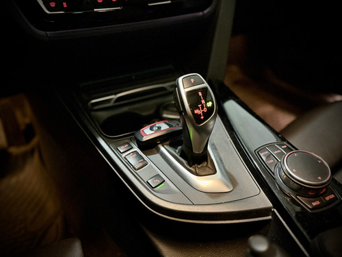 BMW Serie 3 3.0 330i Sedan Sport Line 252cv