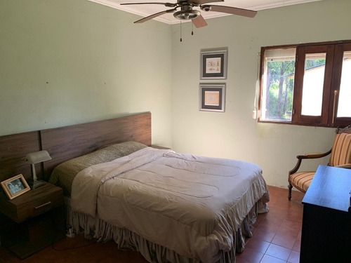Dos Casas En Un Padrón. Lagomar Sur.
