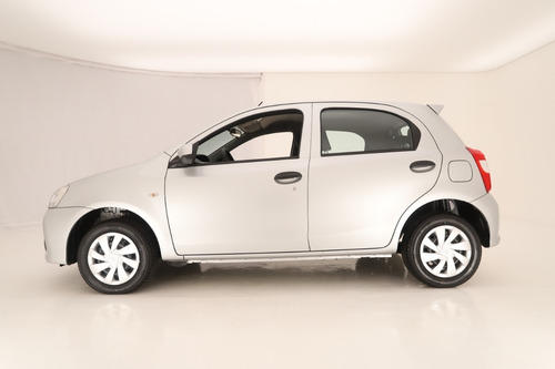 Imagen 7 de 25 de Toyota Etios X Manual 5 Puertas My23