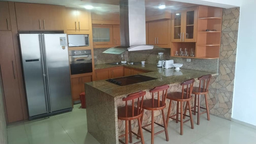 Imagen 4 de 14 de Hermoso Townhouse Totalmente Remodelado De Oportunidad