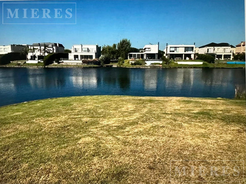 Lote Al Lago Con Excelente Orientacion En El Barrio Los Lagos - Nordelta