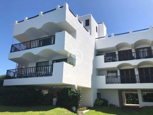 Apartamento Ubicado En Playa Mansa- Ref: 4110