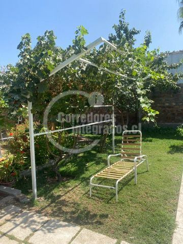 Casa En Venta De 5 Dorm. En La Florida