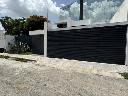 Casa En Venta Con Paneles Solares En Montebello.