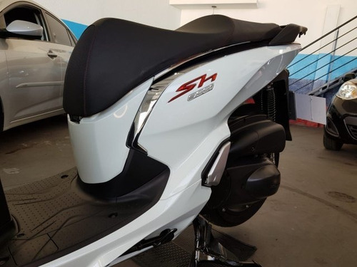 Imagem 9 de 12 de Sh 300i Scooter