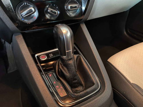 Imagen 15 de 15 de Volkswagen Jetta 2016 4p Sportline L5/2.5 Aut