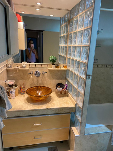 Departamento Céntrico De Amplias Dimensiones,con Cochera, Baulera Y Terraza Exclusiva