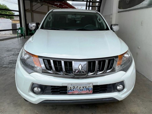 Imagen 2 de 10 de Mitsubishi L200 2018 4x2 Sincrónico