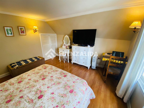 Casa En Venta De 3 Dorm Y 2 Bañ En La Comuna De El Bosque