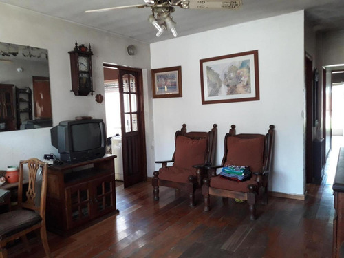 Imagen 3 de 15 de Casa Americana - 3 Ambientes - Fondo - Servicios - Castelar