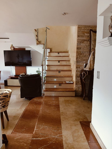 Alquiler Apartamento Dúplex En Las Mesetas. Oa