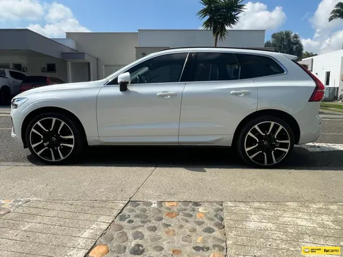 Volvo XC60 B5 MOMENTUM