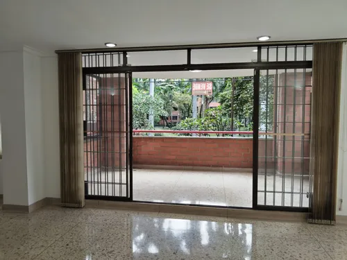 Apartamento En Venta En Conquistadores. Cod V12627
