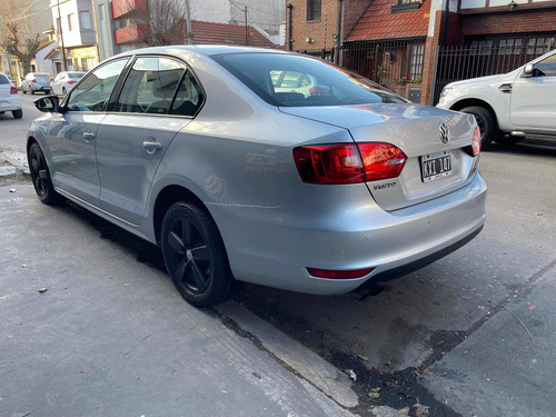 Imagen 4 de 8 de Volkswagen Vento 2011 2.5 Luxury 170cv