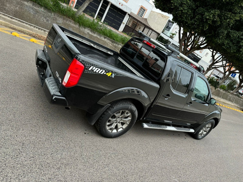 Nissan NP300 2.4 Doble Cabina Lujo Mt