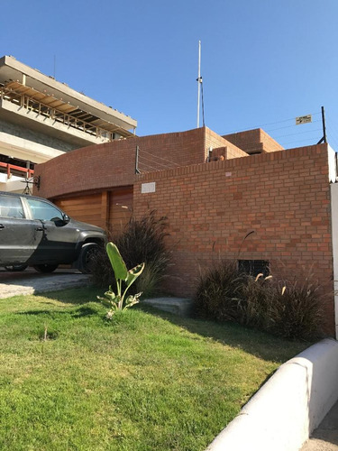  Casa Ubicada En Sector Jardines Del Sur.