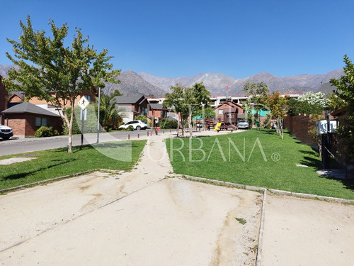 Disponible 30 Marzo, Útil 140 M2, Terreno 350 M2. Piscina