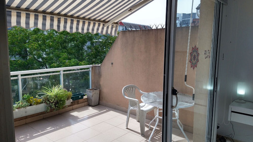 Monoambiente Amplio, Divisible, Con Gran Balcon Terraza En Tercer Piso Con Ascensor De Puertas Automaticas