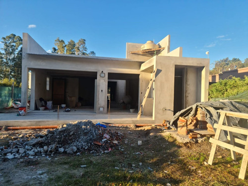 Casa En Venta En Construcción En La Plata
