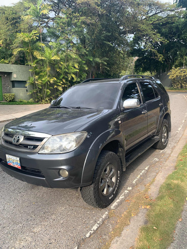 Toyota Fortuner V6