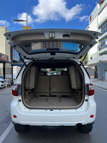 Imagen 5 de 11 de Toyota Fortuner 2011