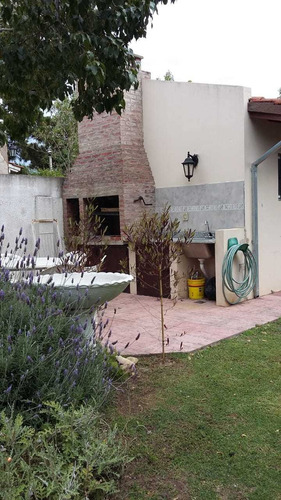 Imagen 3 de 14 de Casa De 3 Ambientes, Parrilla Cable, Internet Y Gas Natural.