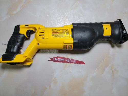 Sierra Reciprocante Dewalt Dcs380 20v Sin Bateria/ Cargador (Usado)