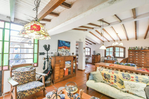 Casa De 4 Dormitorios En Venta - Reciclada - Alberdi