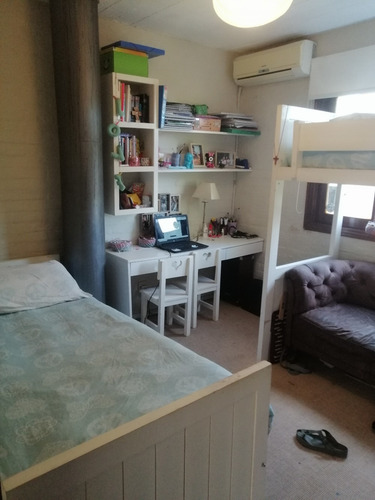 Se Vende Casa De 3 Dormitorios En Complejo Cerrado