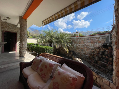 Hermosa Casa Quinta En Venta En El Piñal El Limon Conjunto Cerrado Con Piscina Area Parrilla Clima De Montaña Amplios Espacios Dos Cocinas Modernas Estef 24-14961