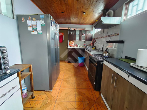 Casa En Venta De 5 Dorm. En Maipú