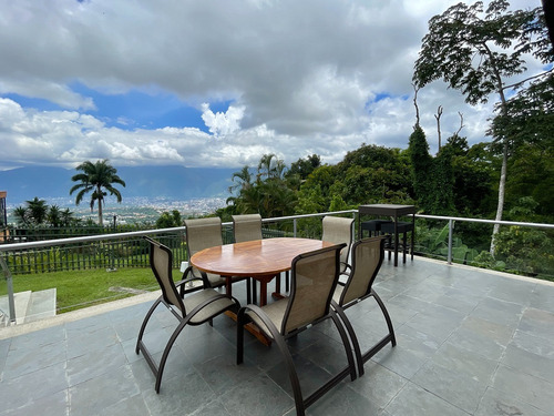 Casa Remodelada De Una Sola Planta Alto Hatillo 2250 M2 Terreno Y 600 M2 Construcción
