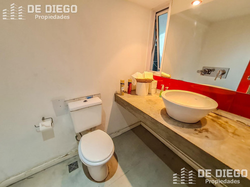 Venta Con Renta Deposito Con Oficinas, Ideal Laboratorio Habilitable Anmat Martinez