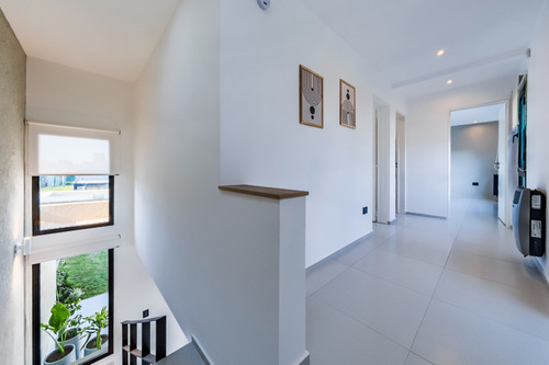 Moderna Casa Docta Etapa 2 Con Pileta