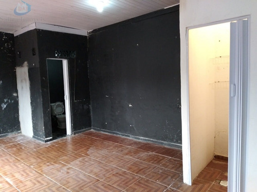 Imagem 2 de 6 de Salão De Esquina, Localizado Próximo Ao Comércio Local. Venda Ou Locação! - Si1737