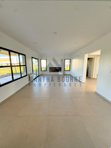 Casa En Venta En Santo Tomas, Pilar, G.b.a. Zona Norte