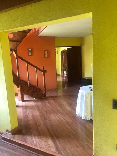 Gran Casa En Parcela Con Tremenda Ubicación, Cerca...