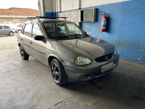 Imagem 2 de 11 de Chevrolet Corsa Classic 2005 1.0 Life 4p Gasolina
