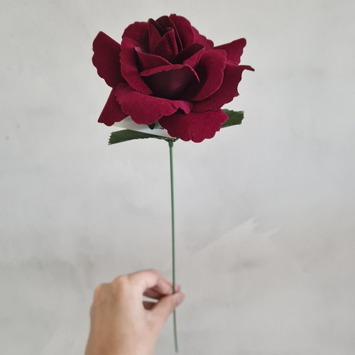 Kit 25 Rosas Aveludadas Flor Artificial Vinho Decoração Luxo Cor Vermelho