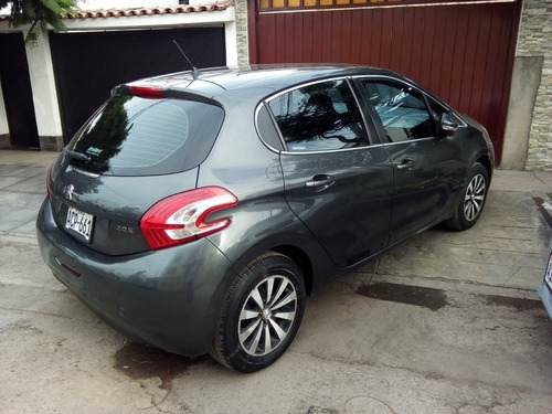 Ocasion Remato Peugeot 208 Año 2015 Hatchback Con 71,800 Km.