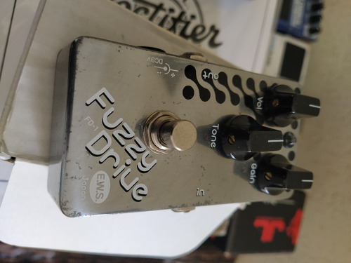 Pedal Guitarra Fuzzy Drive Ews Com Caixa E Manuais (Usado)