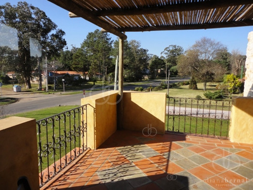 Imagen 19 de 30 de Chalet De 1.800m2, 4 Dormitorios Y Piscina En Pinares, Punta Del Este