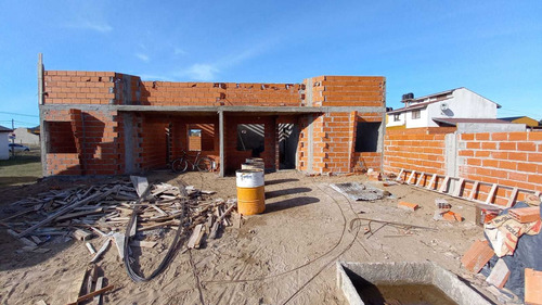 Imagen 2 de 8 de Venta Financiada Chalet 3 Amb En Mar Del Tuyu 7 E/ 82 Y 83